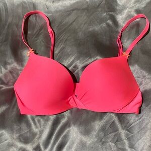 Victoria’s Secret Plunge hot pink bra. Size 32B